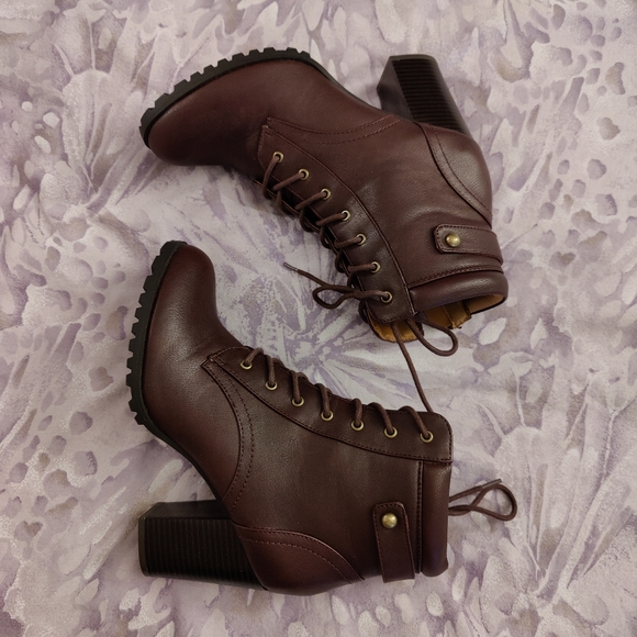 Style and Co., Heeled boots, burgundy purplish color, size:8 - Picture 2 of 8